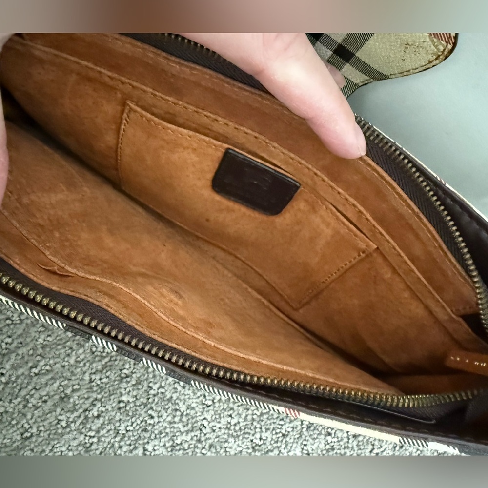 Burberrys Plaid Shoulder Bag with Dark Brown Accents. Vintage - Picture 5 of 6
